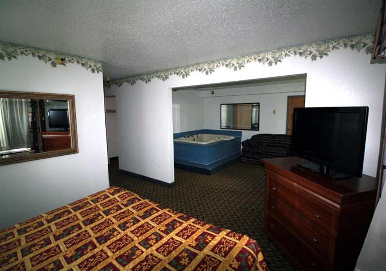 Norwood Inn And Suites - Minneapolis-St Paul Roseville Exterior foto